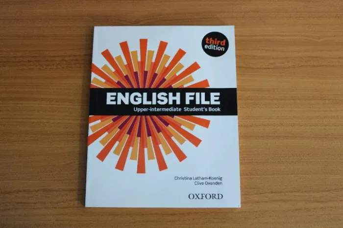Livro de Inglês à Venda - English File Upper-Intermediate (Third Edition)