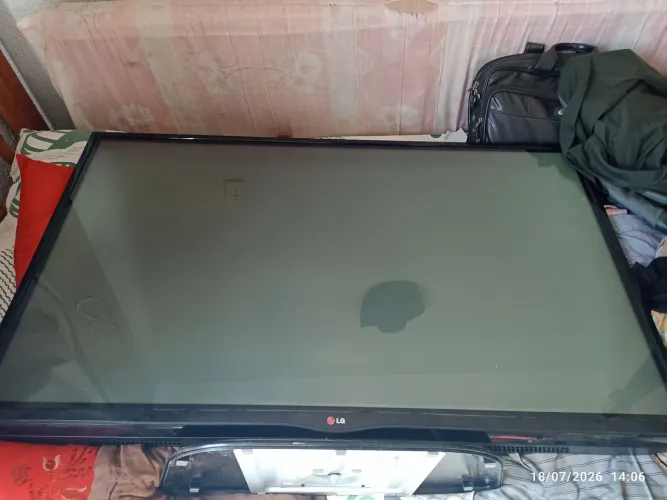 Vendo tv de 50" LG, NÃO É SMART