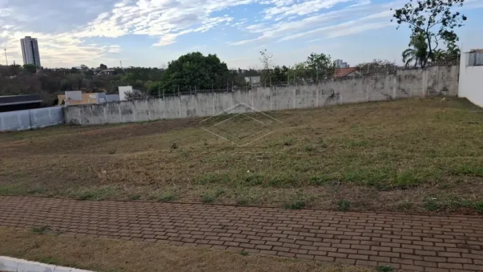 Vende-se Terreno-Villa Dumont