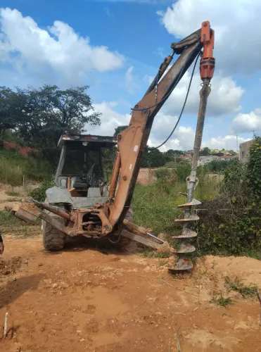 Terraplanagem e perfuração do solo