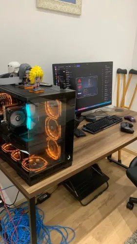 PC Gamer  RX 9070 XT XFX Mercury + Ryzen 7 5700X + 32GB RAM + Monitor 32"