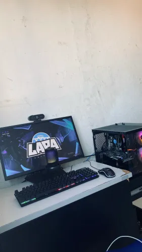 Troco em moto pc gamer i5 8500 rx 580 8GB