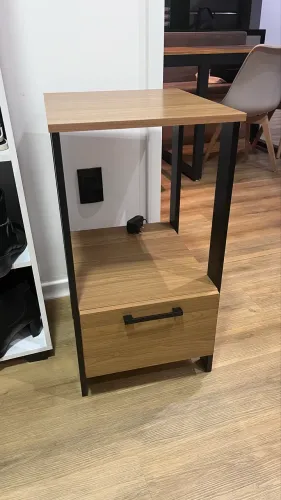 Mesa industrial para escritório com gaveta e CPU