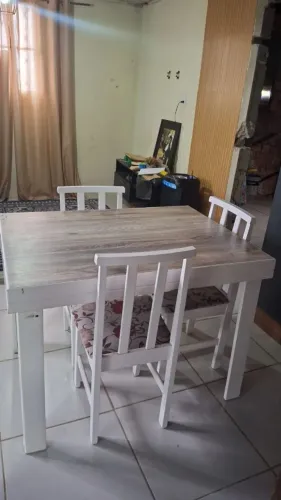 Mesa de madeira Branca