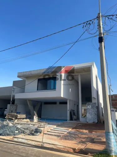CASA SOBRADO COM 03 QUARTOS, SENDO 03 DELES SUÍTES, LOCALIZADA NO JARDINS BOLONHA SENADOR
