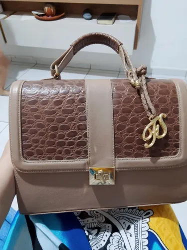 Bolsa toda em couro