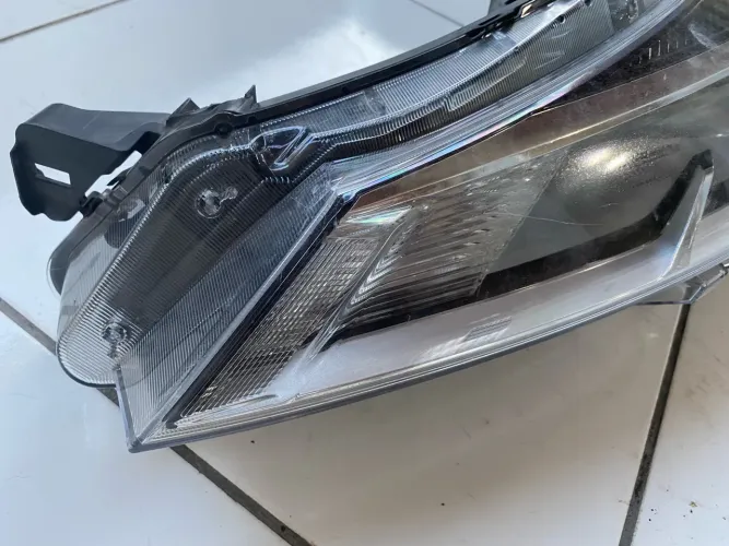 Vendo farol do kicks com Led lado esquerdo 2022 original 