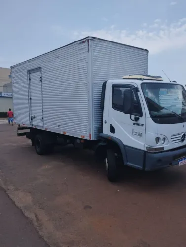 Caminhão baú accelo 915C 2008