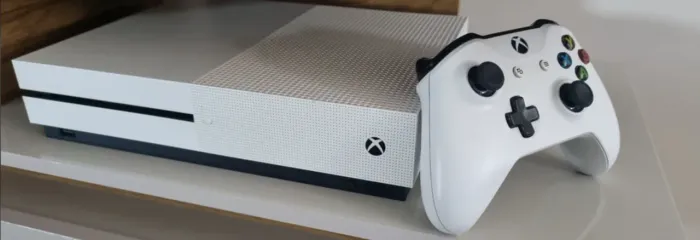 Xbox One S 1TB + 2 jogos (RDR2 + GTA V)