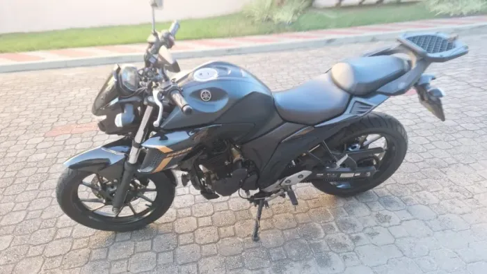 Moto Fazer 2024, nova, revisada na concessionária, único dono, na garantia, 15.684 Km
