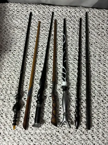 Varinhas Colecionáveis de Harry Potter Em resina com núcleo de metal