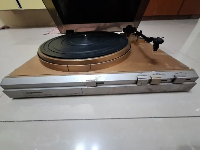 Vendo toca discos gradiente modelo DS-20 funcionando em muito bom estado.