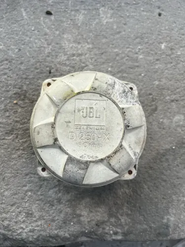 Vendo corneta d250x