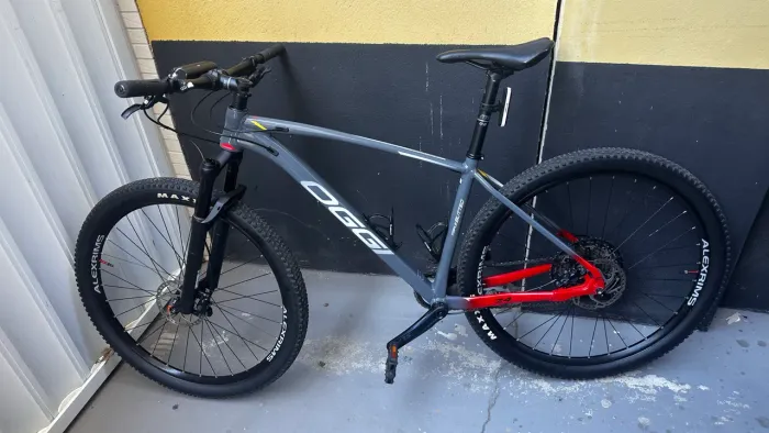 Bicicleta Oggi 7.4 semi nova 2025
