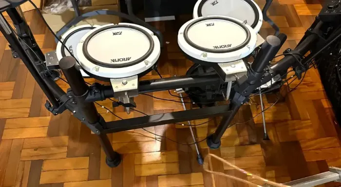 Bateria Eletrônica Aroma TDX-25 II 9 Corpos Bluetooth Seminova