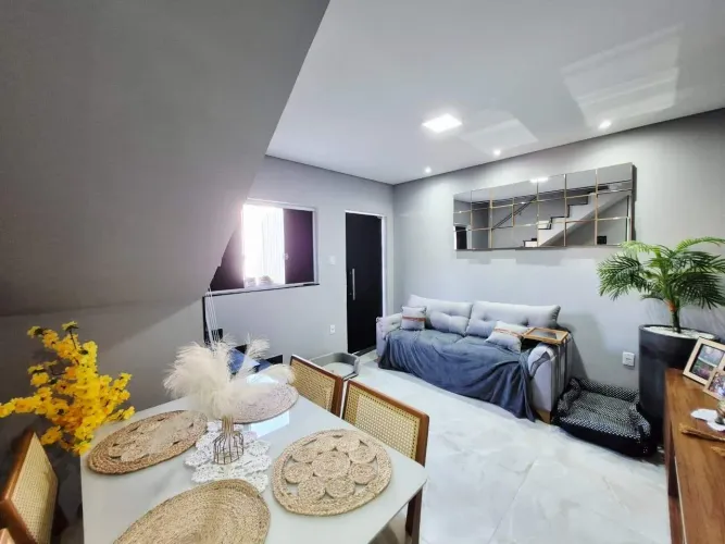 Casa em lote 225m² sendo 03 quartos 01 Vaga de garagem no Bairro Granja Ouro Branco em Con