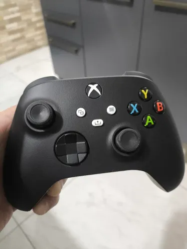 Controle Xbox séries com analógico halll efect TMR click de mouse ? e emborrachado atras