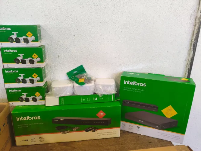 Kit de Instalação CFTV completo, 04 Câmeras,DVR 8 canais, Power balun 8 canais...