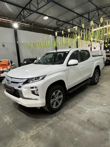 Mitsubishi L200 Outdoor HPE 2.5 4X4 CD T.dies. Aut. 2025