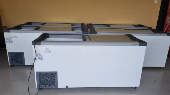 Conjunto de freezers seminovos em ótimo estado. Leia o anúncio!