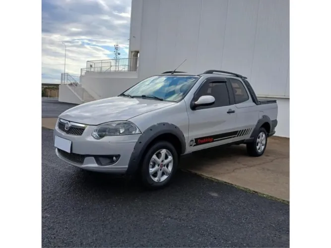 Fiat Strada Trekking 1.6 16V Flex CD 2013