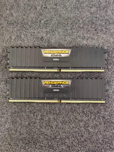 Memória RAM Kit 32GB (2x16GB) Corsair Vengeance LPX DDR4 3600MHz CL18 - Excelente Estado
