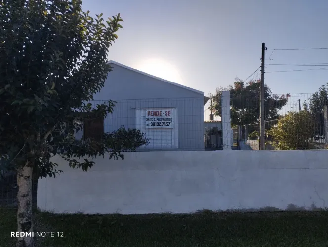 Vendo casa, ótima localização.