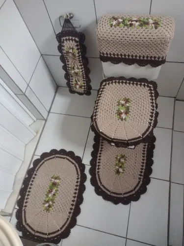 Conjunto de banheiro de crochê feito a a mão
