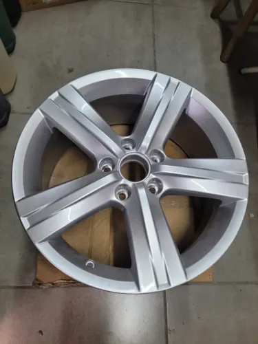 Roda Original VW Passat Aro 17 Alemã 3AA601025AC Nova Sem Uso