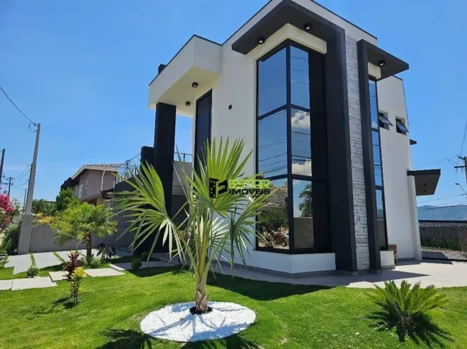 Linda casa a venda no condomínio Altos da Floresta com vista para a Pedra Grande!