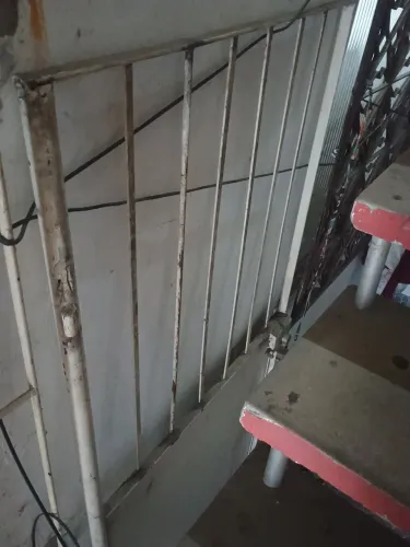 Vendo portão de ferro usado mas em boas condições 