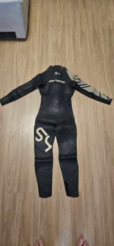 Roupa de neoprene Orca S4 masculina ? tamanho 7