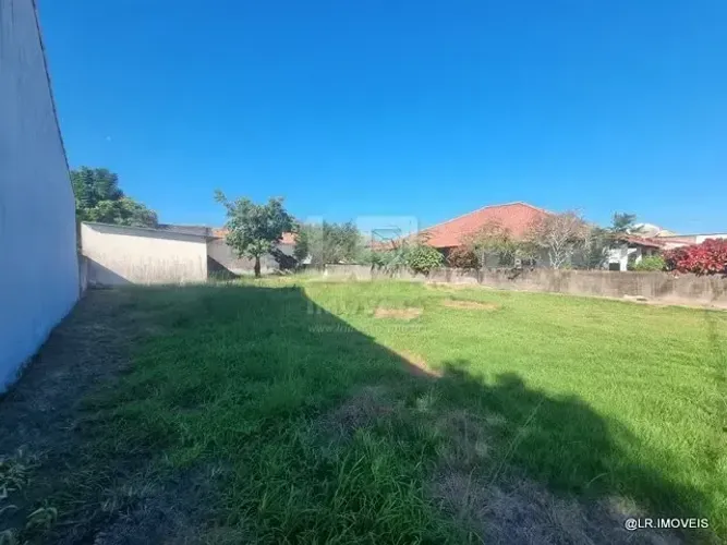 Construa sua casa dos sonhos, com área de lazer completa nessa preciosidade de 450 m² *CC0