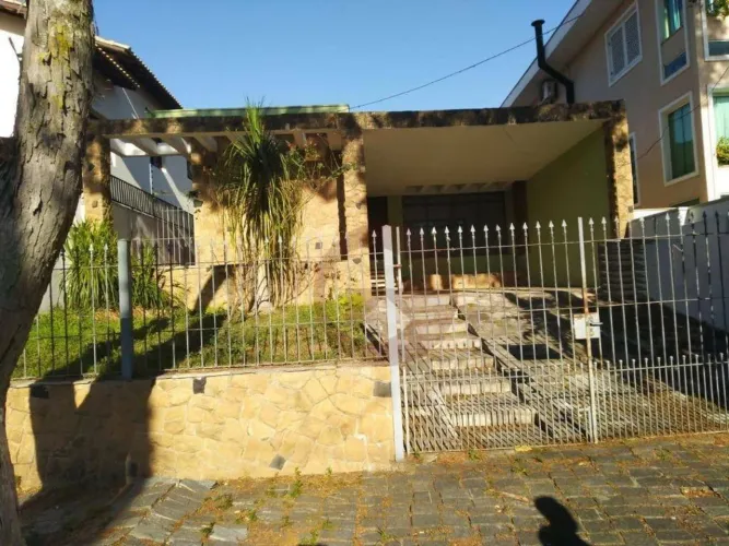 Casa com 3 Dormitórios, sendo 1 Suíte à venda, 196 m² por R$ 950.000 - Jardim Jussara - Sã