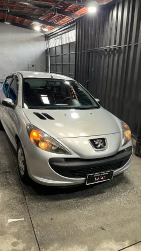 Peugeot 207 XR 1.4 Flex 8V 5P 2011