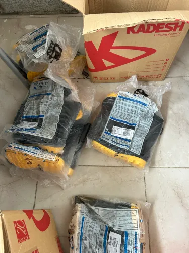 VENDO KIT COM 27 BOTAS