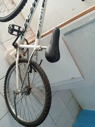Vendo bike pra ontem 200 vem na direção certa