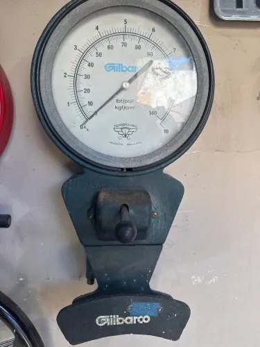 Calibrador de pneu antigo
