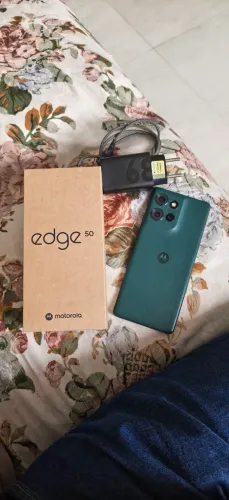 Motorola Edge 50 usado em muito bom estado nota fiscal caixa carregador original e cabo.