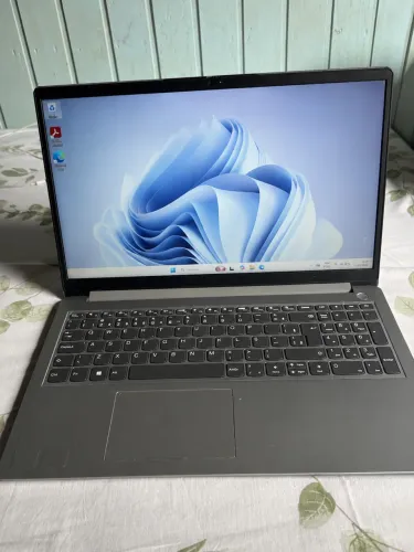 Notebook Lenovo em Excelente Estado - Windows 11
