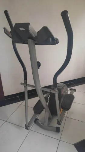 Elíptico Athletic Advanced Magnetron 8 Níveis (OPORTUNIDADE)