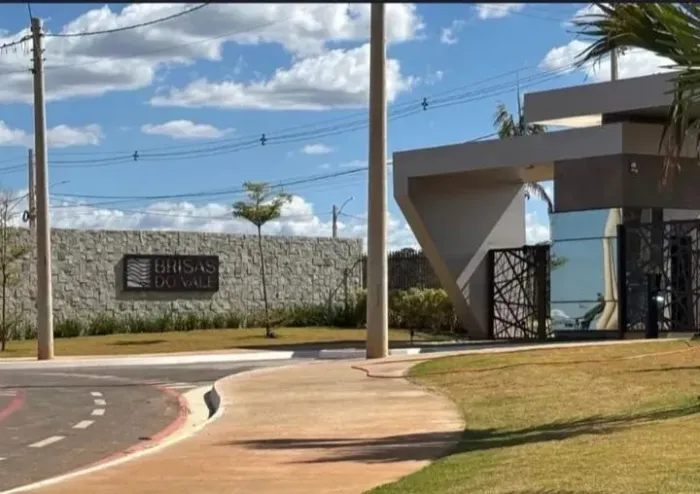 Vendo lote em Condomínio de luxo