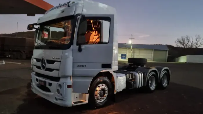M. Benz Actros 2651 6x4 com Retarder