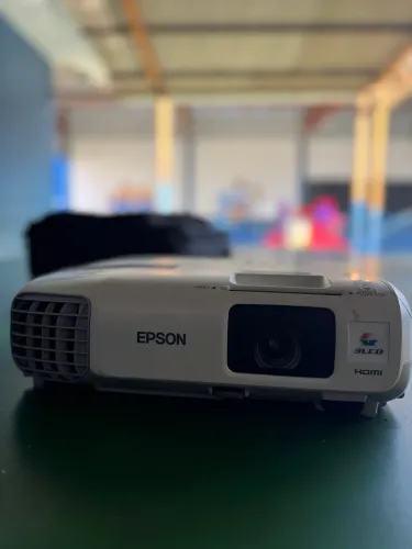 Projetor Data Show Powerlite Epson W28 3000 Lumes Wifi Hdmi Branco 127/220v