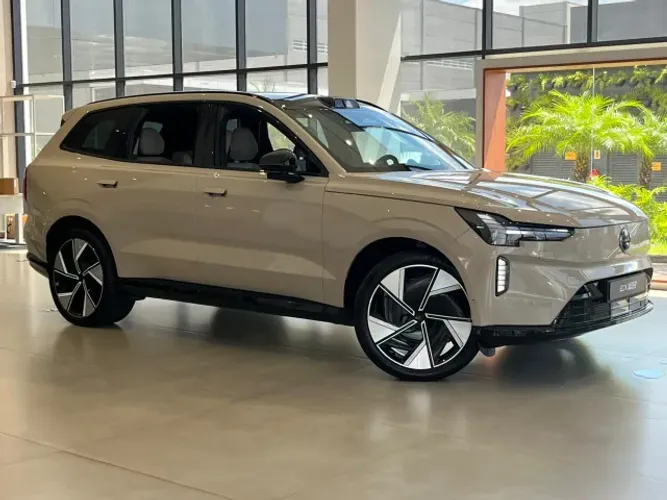 Volvo EX90 Twin Ultra AWD (elétrico) 2025