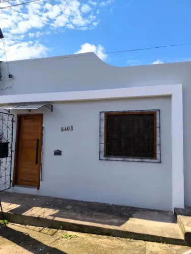 ALUGO casa reformada com 1 quarto/ kitnet
