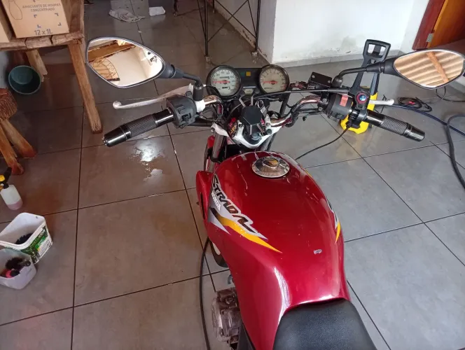 Moto tah top