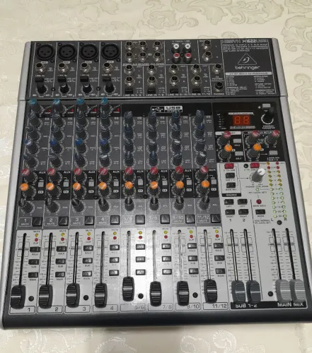 Mesa de som Behringer Xenyx X1622USB