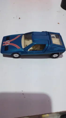 Carrinho antigo em metal 