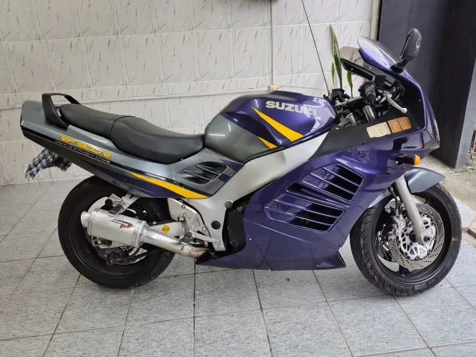 Suzuki RF 900 R 1997 em excelente estado, revisada na Snake Motors